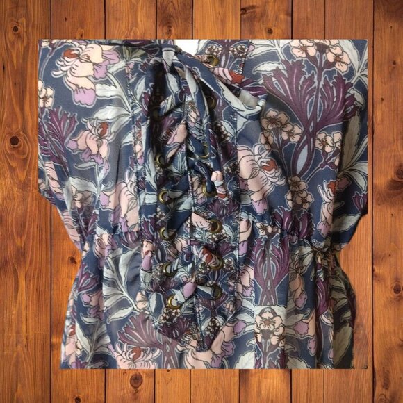 Skylar & Jade Women's  Small Semi Sheer High Neck Top Key Hole Neckline Floral - Picture 4 of 6